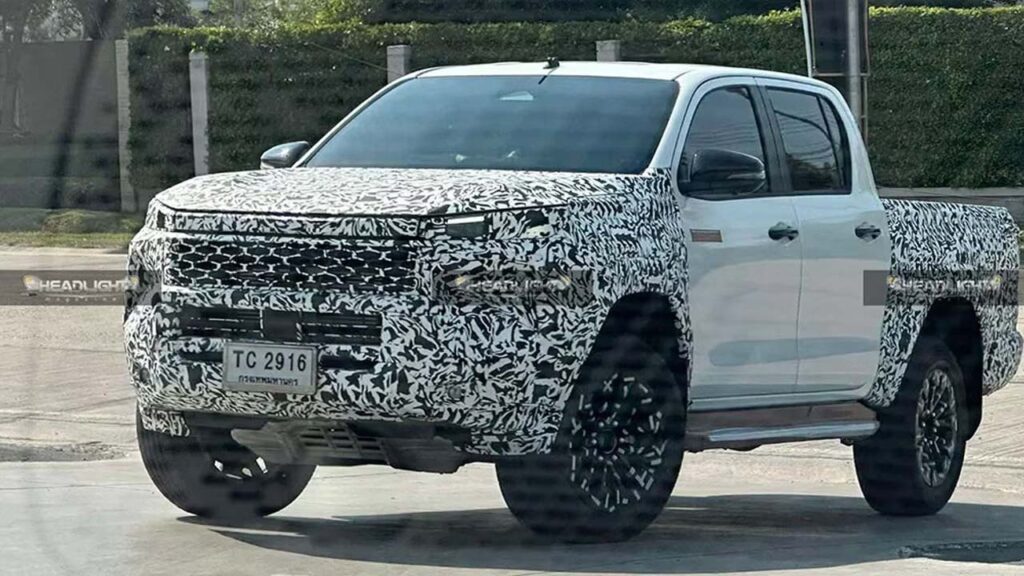 2026 Toyota HiLux Spy shots