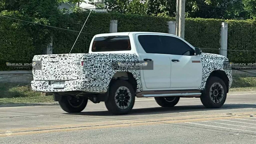 2026 Toyota HiLux Spy shots