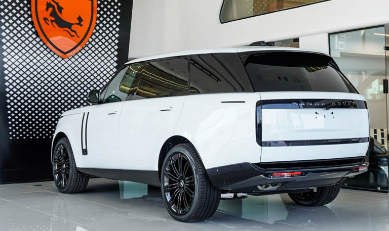 Carlots.ng Names the 2024 Range Rover Vogue as the Most Beautiful SUV in Nigeria 2 Back view of 2024 Range Rover Vogue